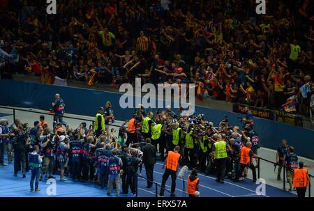 Berlin, Deutschland. 6. Juni 2015. Sport-Fotograf während der letzten Fußball-UEFA Champions League Spiel zwischen Juventus FC und dem FC Barcelona im Olympiastadion in Berlin, Deutschland, 6. Juni 2015. Foto: Thomas Eisenhuth/Dpa/Alamy Live News Stockfoto