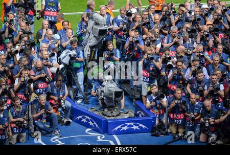 Berlin, Deutschland. 6. Juni 2015. Sport-Fotograf während der letzten Fußball-UEFA Champions League Spiel zwischen Juventus FC und dem FC Barcelona im Olympiastadion in Berlin, Deutschland, 6. Juni 2015. Foto: Thomas Eisenhuth/Dpa/Alamy Live News Stockfoto