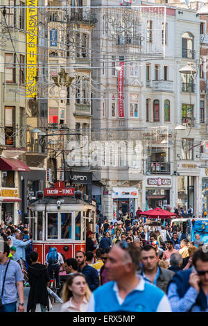 Fußgängerzone Istiklal Cadesi, Beyoglu, Istanbul, Türkei Stockfoto