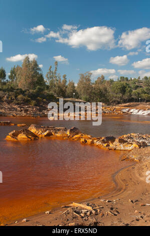 Rio Tinto Verschmutzung, Villarrasa, Huelva Provinz, Region von Andalusien, Spanien, Europa Stockfoto