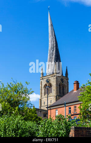 Der schiefe Turm der die Kirche der Hl. Maria und allen Heiligen, Chesterfield, Derbyshire, England, Vereinigtes Königreich Stockfoto
