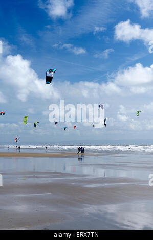 Kite-Surfer, Rest Bay, Porthcawl, Bridgend, South Wales, UK. Stockfoto