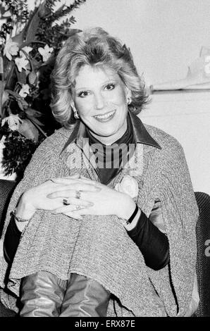 Sängerin Dusty Springfield im Bild einer t einem Fototermin im Savoy Hotel in London, um ihr erstes Album in vier Jahren zu starten. Sie feiert ihr Comeback nach einer fünfjährigen Pause in Kalifornien. 2. Februar 1978. Stockfoto