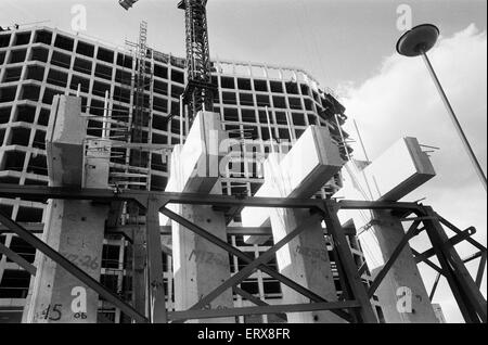 Bau der neuen Alpha Tower Hochhaus, Hauptsitz der kommerziellen Fernsehsender ATV, gelegen an der Ecke Broad Street und Easy-Reihe auf Paradise Circus, Zentrum von Birmingham.  27. August 1971. Stockfoto