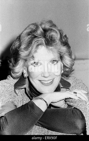 Sängerin Dusty Springfield im Bild einer t einem Fototermin im Savoy Hotel in London, um ihr erstes Album in vier Jahren zu starten. Sie feiert ihr Comeback nach einer fünfjährigen Pause in Kalifornien. 2. Februar 1978. Stockfoto