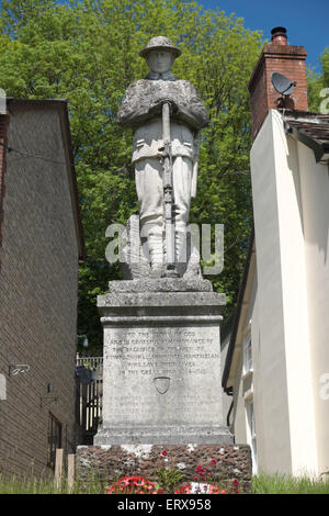 Neue Radnor, Powys, Wales - Dorf Krieg-Denkmal Denkmal mit Namen aus dem 1. Weltkrieg und 2. Weltkrieg Stockfoto