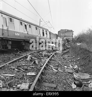 Hixon Schiene Abbruch ereignete sich am 6. Januar 1968 wenn auf kürzlich installierte automatische Bahnübergänge an Hixon, Staffordshire, England trainieren ein Tieflader Transporter mit ein elektrischen Transformator 150 Tonne von der 11.30 Intercity von Manchester nach Euston ausdrücklich getroffen wurde. Elf Menschen wurden getötet, mit 45 verletzt; sechs von ihnen schwer. Die bemerkenswert niedrigen Zahl der Todesopfer in diesem high-Speed-Kollision wurde durch die robuste Stahlkonstruktion für die Trainer und die erste Klasse Wagen an der Front, nur leicht belegt.  Unser Bild zeigt: Die 150 Tonne elektrischen Transformator Stockfoto