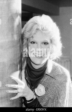 Sängerin Dusty Springfield im Bild einer t einem Fototermin im Savoy Hotel in London, um ihr erstes Album in vier Jahren zu starten. Sie feiert ihr Comeback nach einer fünfjährigen Pause in Kalifornien. 2. Februar 1978. Stockfoto