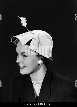 Damenbekleidung, Mode, Hüte. 1955. Stockfoto