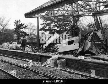 Morpeth Rail Crash auf 7 kann 1969, die eine Richtung Norden Schläfer Expresszug von London nach Aberdeen auf der Morpeth entgleist Kurve. Sechs Personen wurden getötet, 21 wurden verletzt und das Dach in nördlicher Richtung Bahnsteig wurde beschädigt. Stockfoto