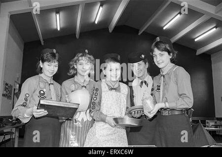 Longwood Scouting Jubiläum kochen ab Pfarrkirche St. Markus, Führer, die Zubereitung von Popcorn und Pfannkuchen. 10. Dezember 1985. Stockfoto