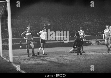 Fulham 0-0 Middlesbrough, Anglo-Scottish Cup-Finale, 2. Etappe im Craven Cottage, Dienstag, 9. Dezember 1975. Middlesbrough gewinnen 1: 0 auf Aggregat. Stockfoto