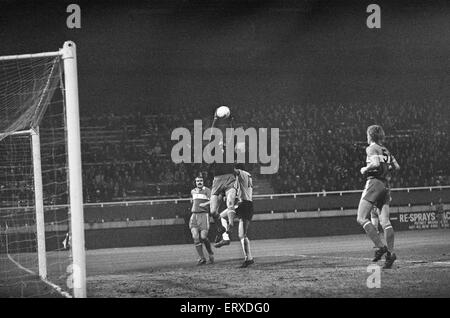 Fulham 0-0 Middlesbrough, Anglo-Scottish Cup-Finale, 2. Etappe im Craven Cottage, Dienstag, 9. Dezember 1975. Middlesbrough gewinnen 1: 0 auf Aggregat. Stockfoto