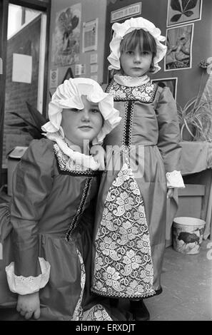 Helme-CE-Schule Schritte zurück zum Tudor Zeiten. 28. November 1991. Stockfoto