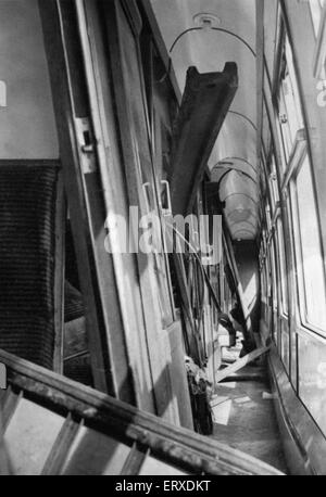 Morpeth Rail Crash auf 7 kann 1969, die eine Richtung Norden Schläfer Expresszug von London nach Aberdeen auf der Morpeth entgleist Kurve. Sechs Personen wurden getötet, 21 wurden verletzt und das Dach in nördlicher Richtung Bahnsteig wurde beschädigt.  Die Entgleisung passieren mit solcher Wucht, dass Streckenabschnitte der Kutschen durchbohrt Stockfoto