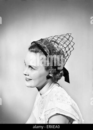 Damenbekleidung, Mode, Hüte. 1955 Stockfoto