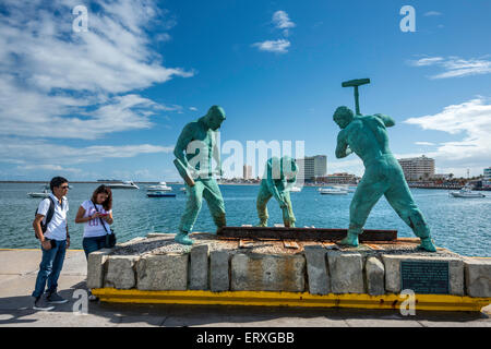 Sembradores de Via De La Escollera (Sowers der Jetty-Strecke), Skulptur von Humberto Peraza, Anlegestelle im Hafen von Veracruz, Mexiko Stockfoto