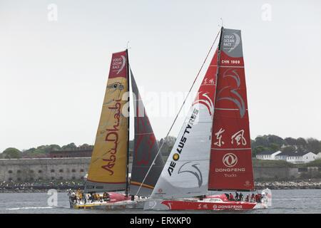 (150609)--Peking, 9. Juni 2015 (Xinhua)--Guo Chuan konkurriert in einer Regatta in Newport, 16. März 2015.  Chinesische Skipper Guo Chuan, der hält den Weltrekord für die Solo-Umrundung der Class 40 Monohul, benannte seine kürzlich erworbenen Welt berühmten IDEC Maxi Trimaran "Qingdao China" im La Trinite Sur Mer, Frankreich, 30. März 2015. Guo richten Sie einen neuen Weltrekord im April 2013 durch Abschluss einer 21, 600nm Solo Nonstop-Weltumrundung in einem Class 40 Boot mehr als 138 Tage, der erste Meilenstein seiner neuen Abenteuer in Vorbereitung. Die 50-Jahr-alten Chinesen plant, eine neue Ro zu erobern Stockfoto