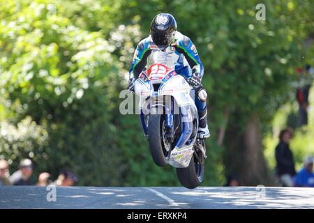 Douglas, Isle of man. 9. Juni 2015. Ivan Lintin in Aktion während der Superstock TT-Rennen. Bildnachweis: Action Plus Sport Bilder/Alamy Live News Stockfoto