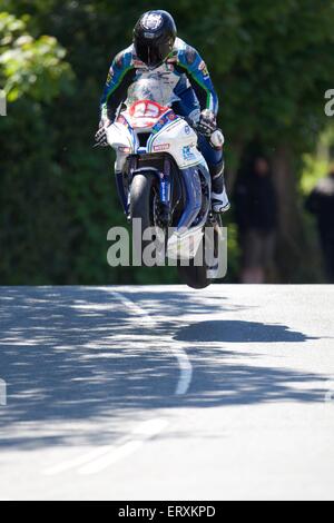 Douglas, Isle of man. 9. Juni 2015. Ivan Lintin in Aktion während der Superstock TT-Rennen. Bildnachweis: Action Plus Sport Bilder/Alamy Live News Stockfoto