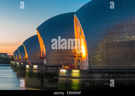 Thames Barrier in London, UK - Nachtansicht Stockfoto