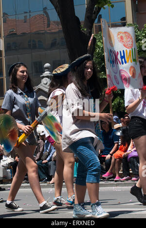 Die street Parade in Kazanlak während "2015 Rosenfest". 7. Juni 2015. Kazanlak, Bulgarien. Stockfoto