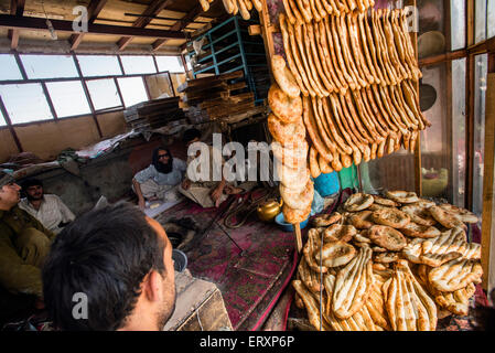 Afghanischen Bäckerei am größten Gemüsemarkt in Kabul, Afghanistan Stockfoto