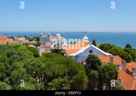 Blick auf die Alfama Viertel erschossen vom Castelo de Sao Jorge Stockfoto