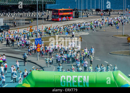 Die Farbe laufen, Reykjavik, Island. "Glücklichste 5k run auf dem Planeten". Dies war die erste Farbe laufen statt in Island, 6. Juni 2015 Stockfoto