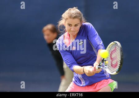 Nottingham, UK. 9. Juni 2015. Aegon Open Tennis. Rückhand aus Katy Dunne von Großbritannien in ihrem Match gegen Olga Govortsova Credit: Action Plus Sport/Alamy Live News Stockfoto