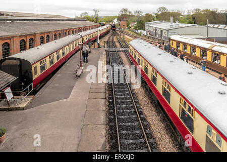 Vintage Dampf Züge am Bahnhof Uckfield auf der Bluebell Railway Heritage Line, West Sussex, England, Vereinigtes Königreich. Stockfoto