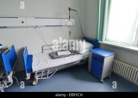 Krankenhausbetten in der privaten Spitalabteilung Stockfoto