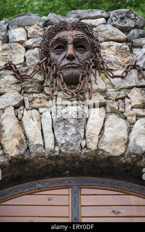 Prometheus Kopf über den Ausstieg aus der Zchaltubo Höhle genannt auch Prometheus Höhle in der Provinz Imereti, Georgien Stockfoto