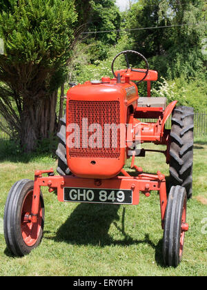 Eine klassische Allis-Chalmers Modell B-Traktor aus den USA auf britische Betriebe in den 1940er und 1950er Jahren verwendet Stockfoto