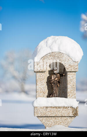 St. Coloman Figur in Schwangau in der Nähe von Neuschwanstein, Deutsche Alpen Stockfoto