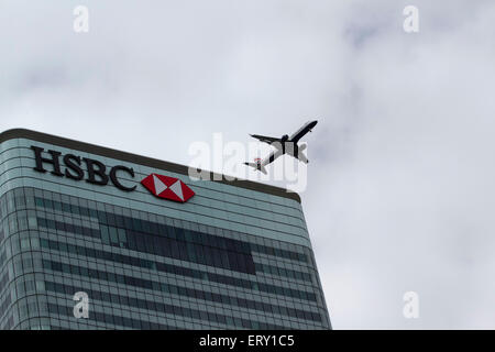 London UK. 9. Juni 2015. HSBC Bankengruppe angekündigt eine Bank Keulung mit 50.000 Mitarbeitern erwartet zu entlassenden gehören acht tausend Mitarbeiter in Großbritannien sowie Pläne zum Rebrand der HSBC-Name der Niederlassungen in UK Einkaufsstraßen Credit: Amer Ghazzal/Alamy Live-Nachrichten Stockfoto