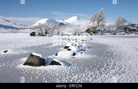 Eine gefrorene man Na h-Achlaise und der schwarze Berg auf Rannoch Moor. Stockfoto