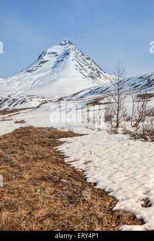 Großer Höhe Berge von British Columbia im zeitigen Frühjahr mit Schnee schmelzen. Stockfoto