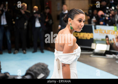 London, UK. 9. Juni 2015. Emmanuelle Chriqui steht auf dem blauen Teppich auf der Londoner Premiere des Films am Leicester Square Entourage. Bildnachweis: Peter Manning/Alamy Live-Nachrichten Stockfoto