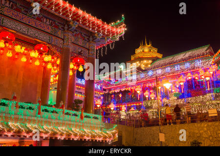 Wunderschön beleuchtete Kek Lok Si-Tempel in Penang während Chinese New Year Stockfoto