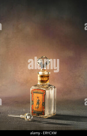 Alte vintage Parfum Glasflasche Stockfoto