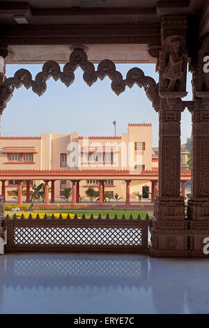 BAPS, Shri Swaminarayan Mandir Aksharvadi; Hindu-Tempel, geschnitzter Toran, Bhavnagar-Bezirk; Gujarat; Indien, Asien Stockfoto