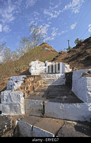 Cave Tempel Shahs Jain Gajpanth Pahad Mahsrul; Nasik; Maharashtra; Indien Stockfoto