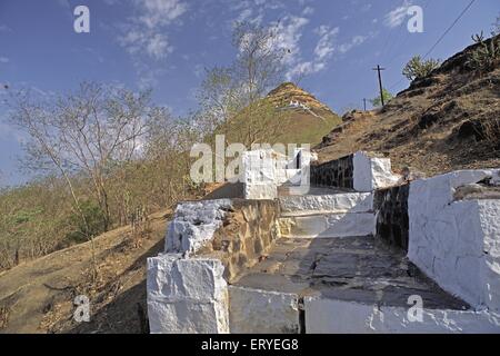 Cave Tempel Shahs Jain Gajpanth Pahad Mahsrul; Nasik; Maharashtra; Indien Stockfoto