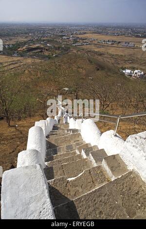 Schritte der Höhle Tempel Shahs Jain Gajpanth Pahad Mahsrul; Nasik; Maharashtra; Indien Stockfoto