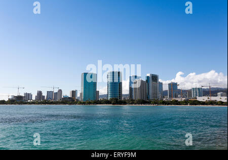 Honolulu, Hawaii. 4. Juni 2015. Hochhäuser in Ala Moana Beach Park, Honolulu, Oahu, Hawaii. Stockfoto