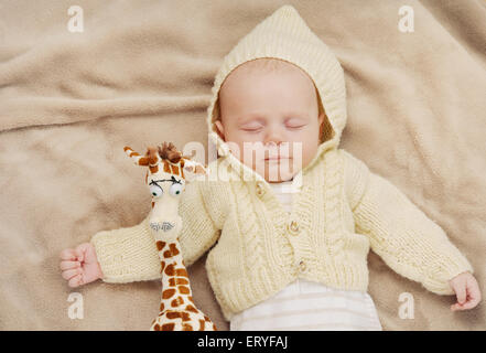 schlafen süß neugeborenes Baby, Mutterschaft Konzept, weiches Bild schöne Familie Stockfoto