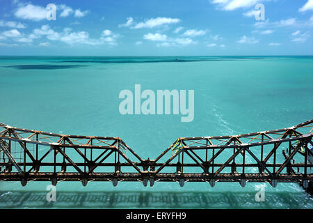 Längste Eisenbahnbrücke Pamban am Meer; Rameswaram; Tamil Nadu; Indien Stockfoto