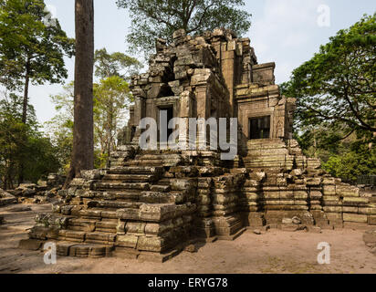 Preah Pithu, Prasat Tempel U., Dvarapalas und Devatas am Eingang, Angkor Thom, Provinz Siem Reap, Kambodscha Stockfoto