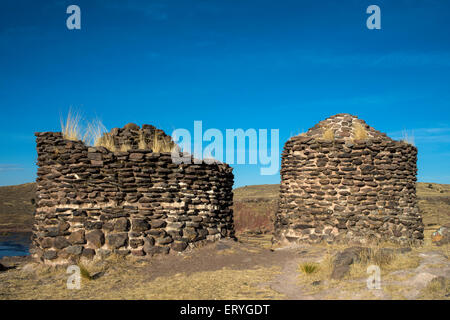 Türme von Sillustani, auch Chullpas, Beerdigung Türme der Aymara-Indianer, Grab Colla Kultur, Umayo-See, Sillustani Stockfoto